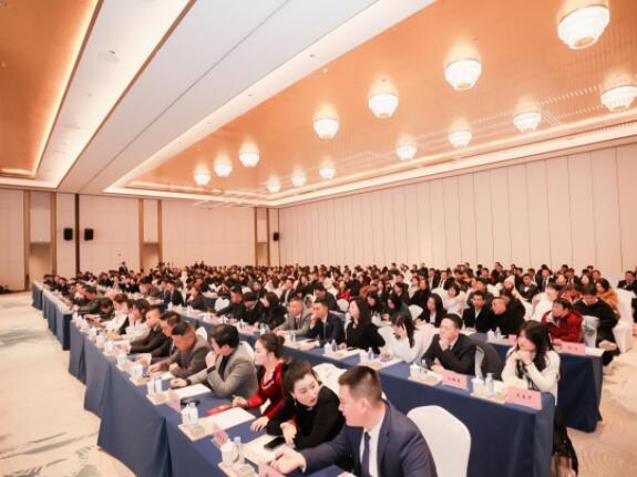 中国(合一）民营企业家高峰论坛暨2024精英校友会10周年庆在上饶举行！